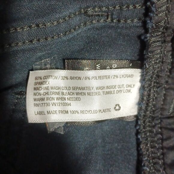 662511...Universal Thread Crop Jeans 16/33S, 11" Rise - Picture 5 of 5